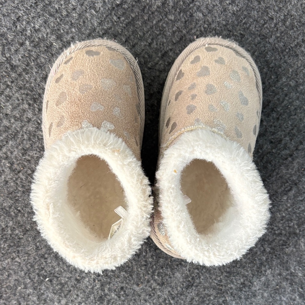 Stride Rite Beige and White Heart Fleece-Lined Boots Toddler Size 6